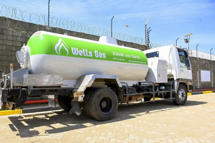 WELLS GAS BOBTAIL small-truck